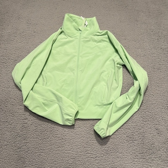 Lululemon Water-Repellent Stretch Tennis Jacket
Creamy Mint size 4 - Picture 2 of 6